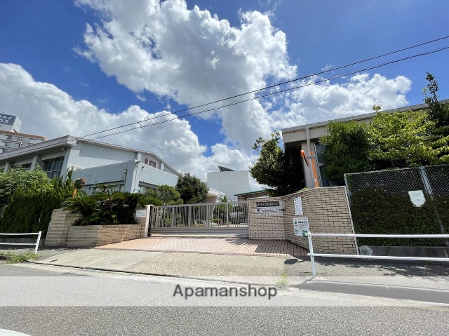 中学校　宝神中学校（中学校）まで567m