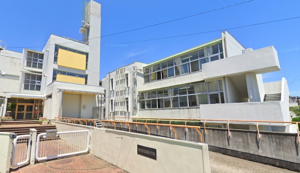 小学校　豊中市立新田小学校（小学校）まで404m