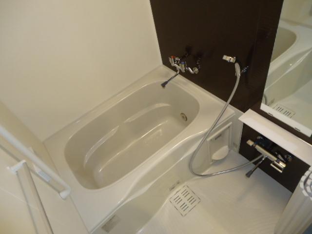 バス・シャワールーム　※同タイプ部屋の写真です。