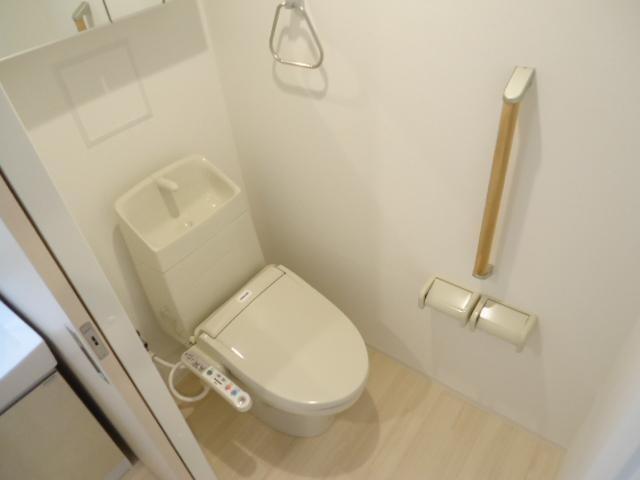 トイレ　※同タイプ部屋の写真です。