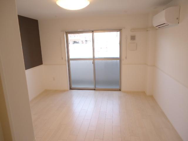 居室・リビング　※同タイプ部屋の写真です。