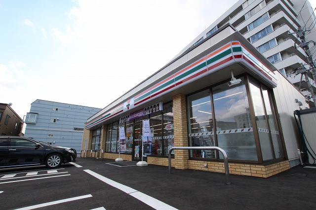 コンビニ　セブンイレブン札幌中の島1条7丁目店（コンビニ）まで633m