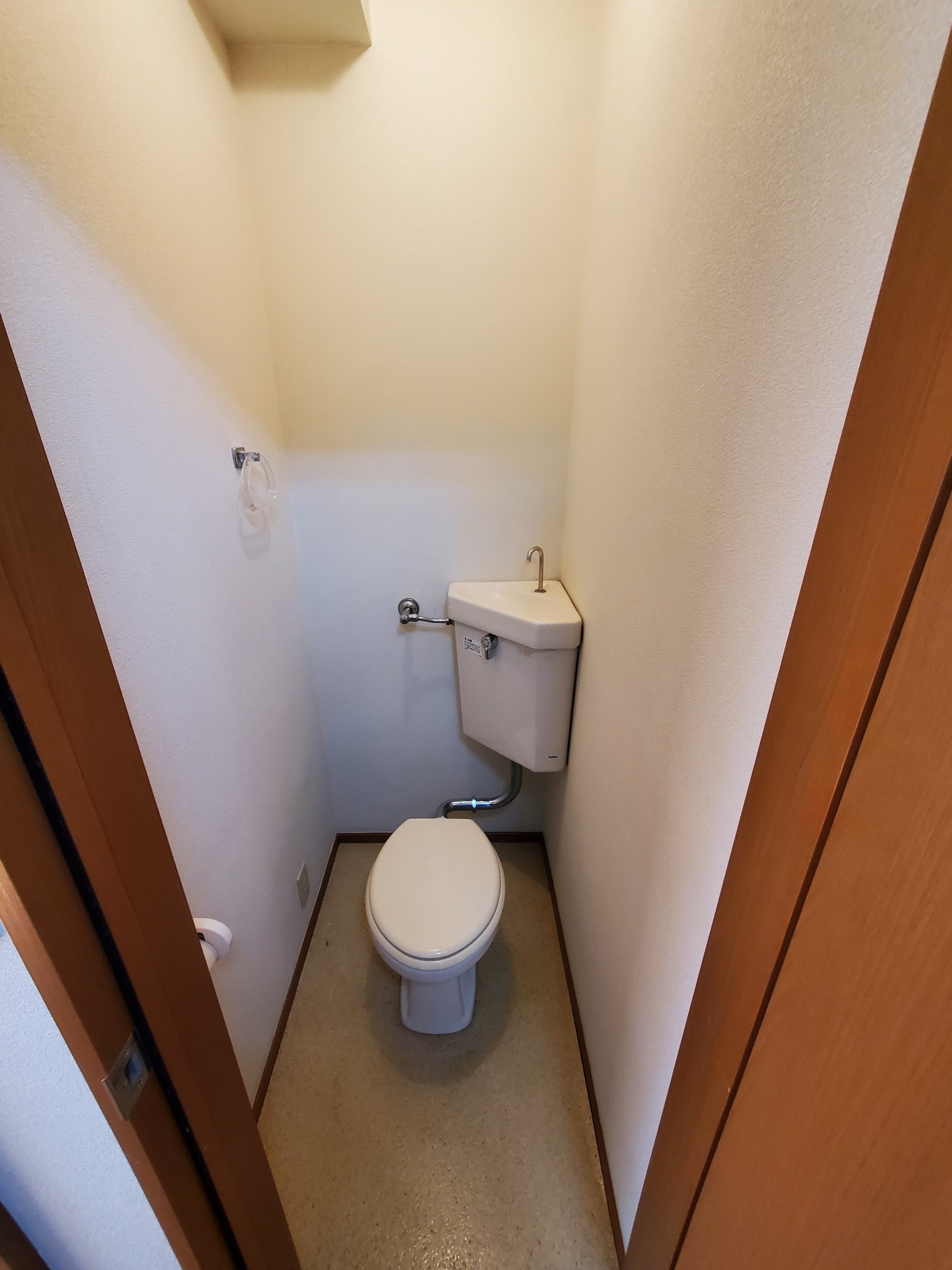 トイレ　※別部屋参考画像バストイレ同室です。