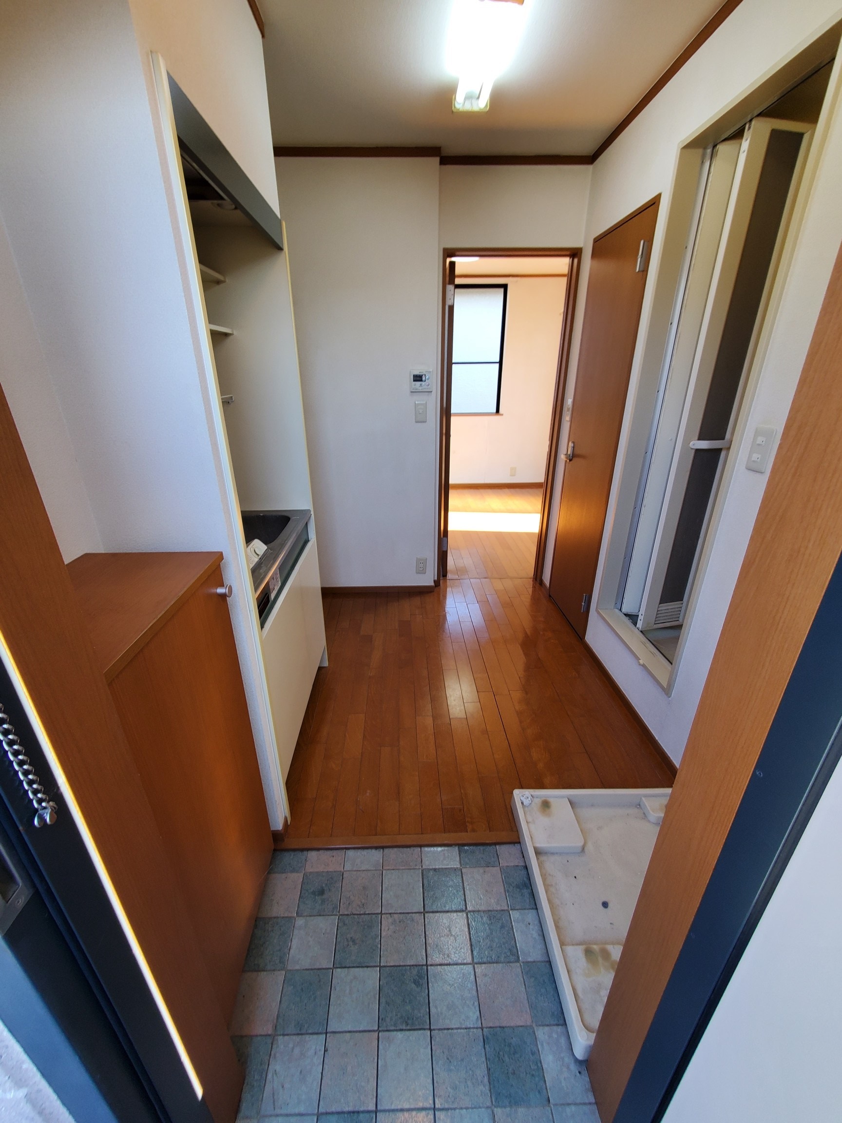 玄関　※別部屋参考画像です。