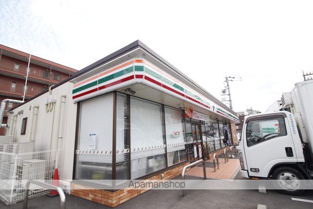コンビニ　セブンイレブン（コンビニ）まで735m