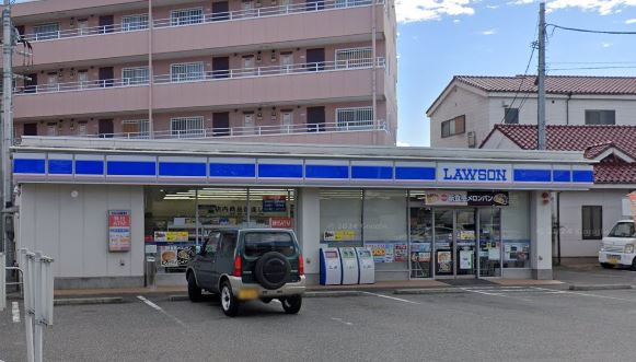 コンビニ　ローソン 甲斐万才店（コンビニ）まで484m
