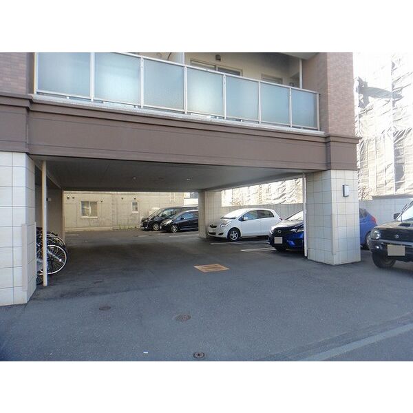 駐車場　車をお持ちの方に嬉しい駐車場付きの物件です