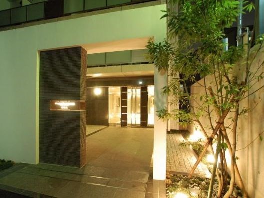 エントランス　弊社は全物件が仲介手数料半月分+税でご紹介可能です。