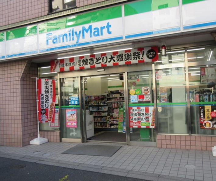 コンビニ　ファミリーマート神田佐久間町店（コンビニ）まで100m