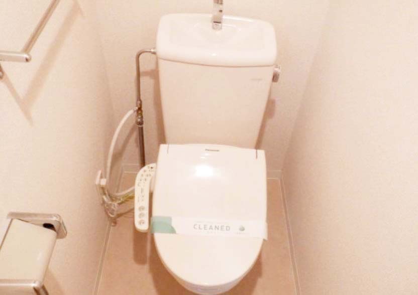 トイレ　★温水洗浄機能付き★