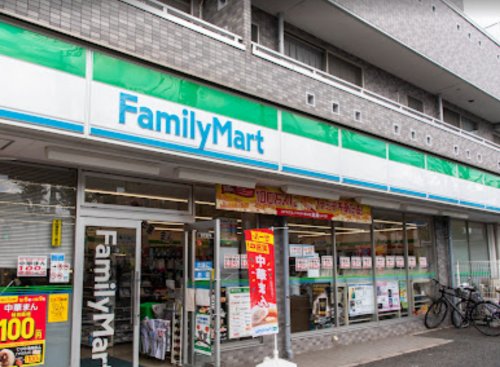 コンビニ　ファミリーマート 目黒柿の木坂店（コンビニ）まで637m