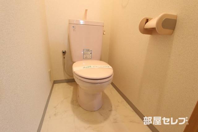 トイレ　清潔感のある色合いです