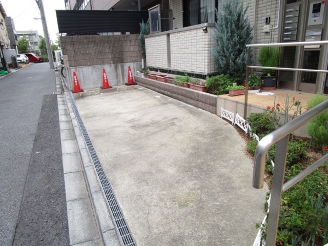 駐車場　駐車場（要空き確認）