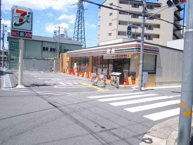 コンビニ　セブンイレブン（コンビニ）まで370m
