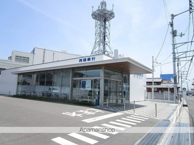 銀行　四国銀行鴨島支店（銀行）まで455m