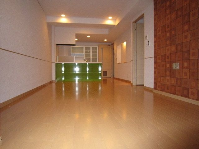 その他部屋・スペース　フローリングの広いリビング