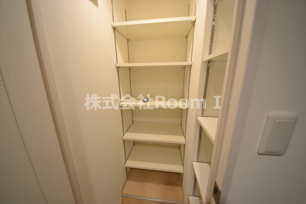 玄関　明るい玄関ですシューズボックスです。