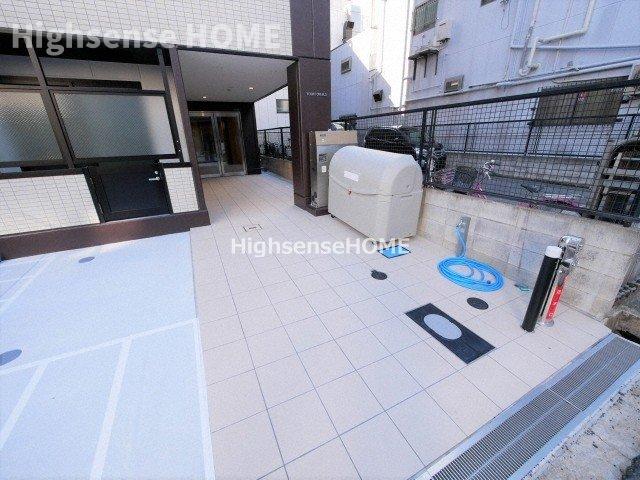 エントランス　落ち着いたエントランスです
