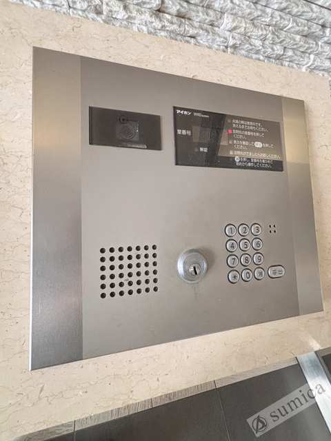 エントランス　オートロックで部外者はシャットアウト♪♪