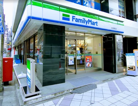 コンビニ　ファミリーマート大伝馬町店（コンビニ）まで170m
