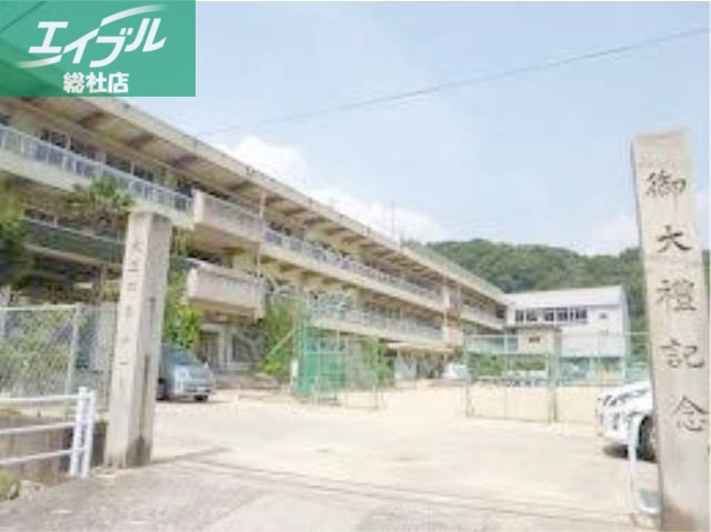 小学校　倉敷市立連島西浦小学校（小学校）まで685m