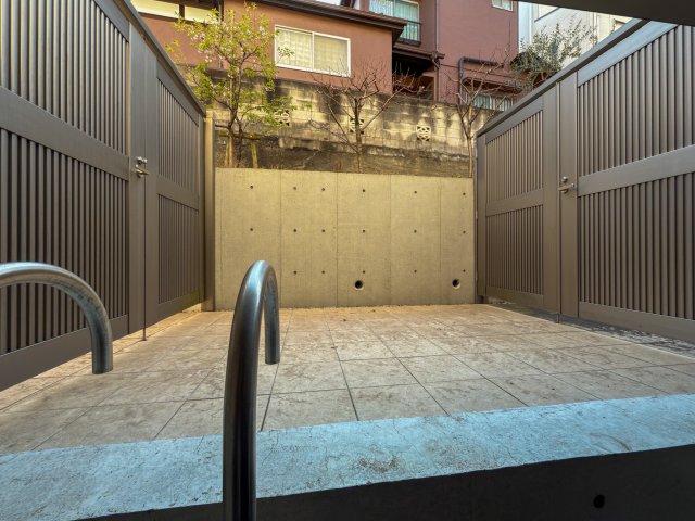 庭　同タイプ間取りの別部屋写真です。
