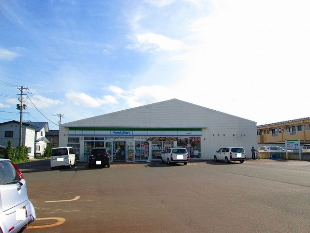 コンビニ　ファミリーマート高畠駅前店（コンビニ）まで1200m