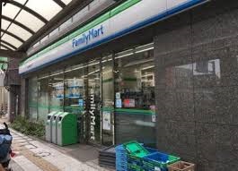 コンビニ　ファミリーマート駒沢大学駅西口店（コンビニ）まで232m