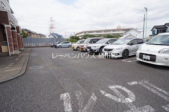 駐車場　レーベンハウス桶川店へ　048-787-5511