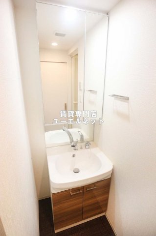 洗面設備　清潔感ある独立洗面台で毎日気持ちよく♪