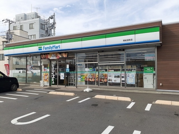 コンビニ　ファミリーマート（コンビニ）まで550m