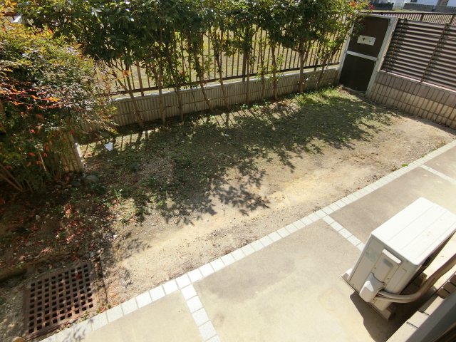 庭　簡単な家庭菜園も楽しめるお庭です