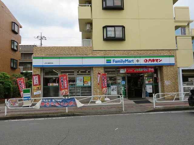 コンビニ　ファミリーマート（コンビニ）まで600m