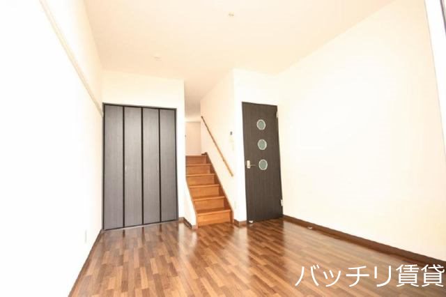 居室・リビング　画像は同型イメージの為、現況を優先いたします。
