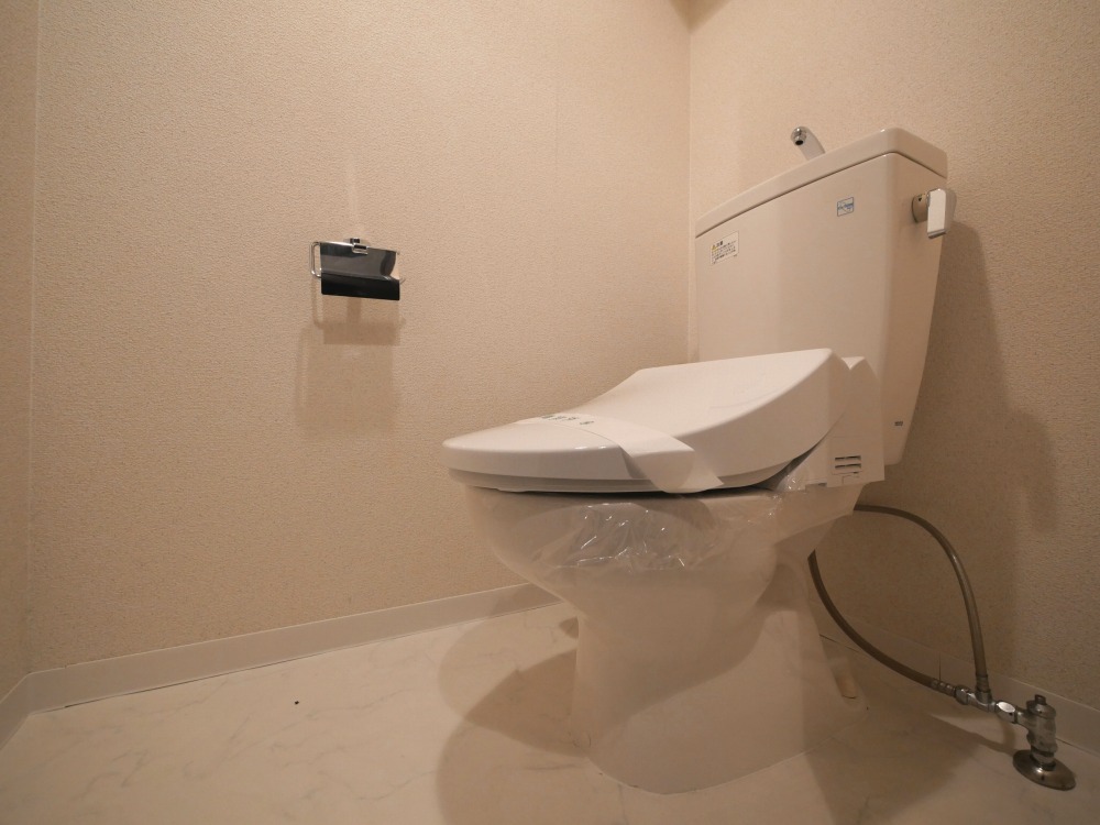 トイレ　落ち着いた色調のトイレです