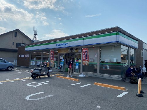 コンビニ　ファミリーマート 山科大塚店（コンビニ）まで304m