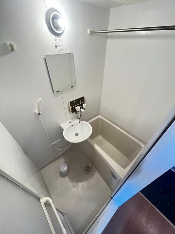 バス・シャワールーム　落ち着いた空間のお風呂です