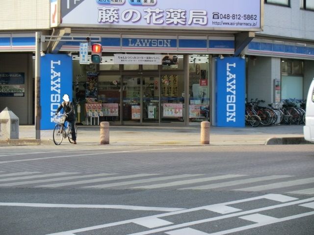 コンビニ　ローソン 春日部駅東口店（コンビニ）まで582m