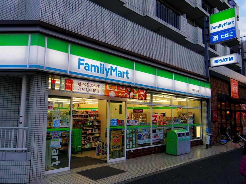 コンビニ　ファミリーマート中葛西六丁目店（コンビニ）まで350m