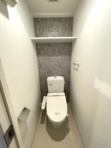 トイレ　同間取り反転タイプを表示しています