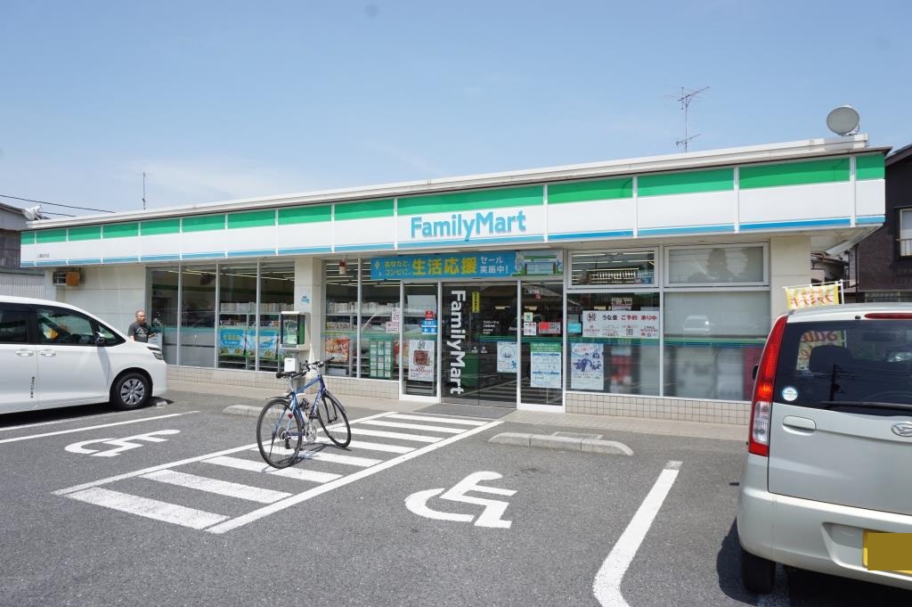 コンビニ　ファミリーマート 三郷高州店（コンビニ）まで734m