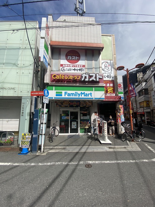 コンビニ　ファミリーマート野方駅前南口（コンビニ）まで400m