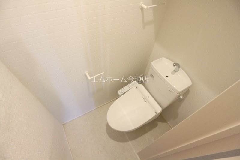 トイレ　温水洗浄便座付トイレ