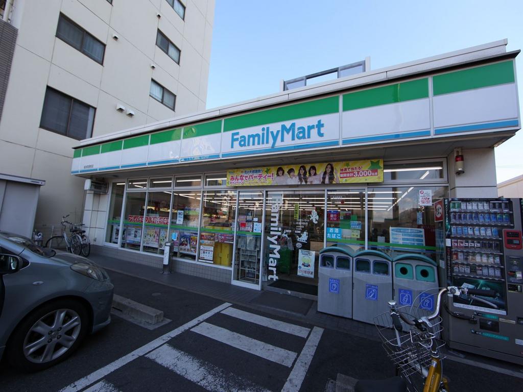 コンビニ　ファミリーマート桜本町駅前店 (コンビニ)（コンビニ）まで444m