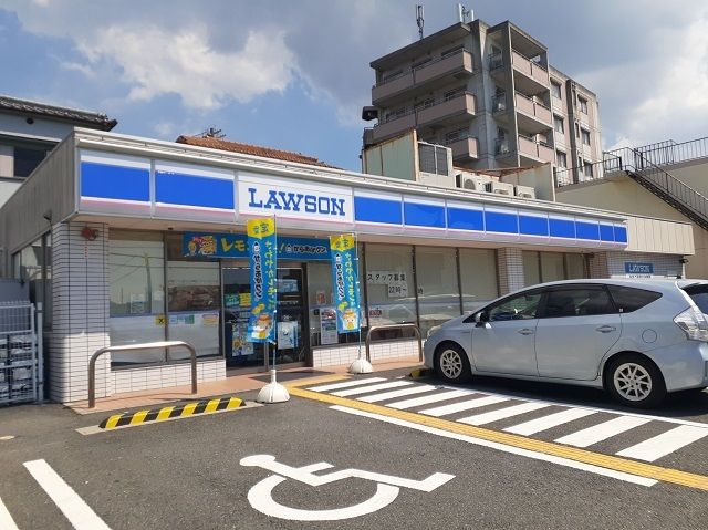 コンビニ　ローソン様（コンビニ）まで750m
