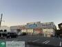 ドラックストア　ウエルシア吉川栄店（ドラッグストア）まで870m