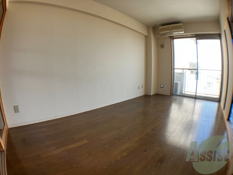 居室・リビング　洋室７．５帖。生活のメインとなる部屋ですね。