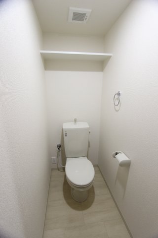 トイレ　※別の号室の参考写真になります。