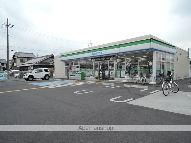 コンビニ　ファミリーマート（コンビニ）まで404m