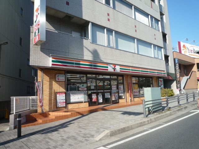 コンビニ　セブンイレブン（コンビニ）まで620m